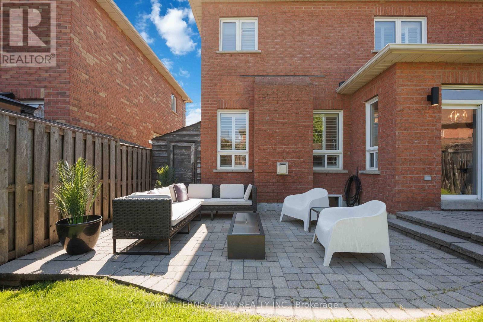9 Penhurst Drive, Whitby, ON
