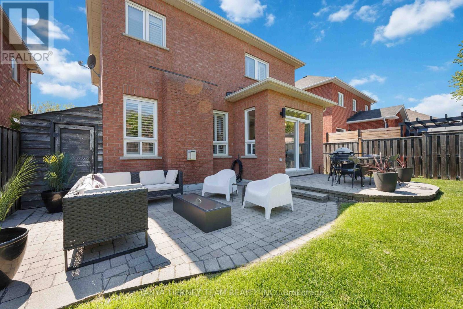9 Penhurst Drive, Whitby, ON