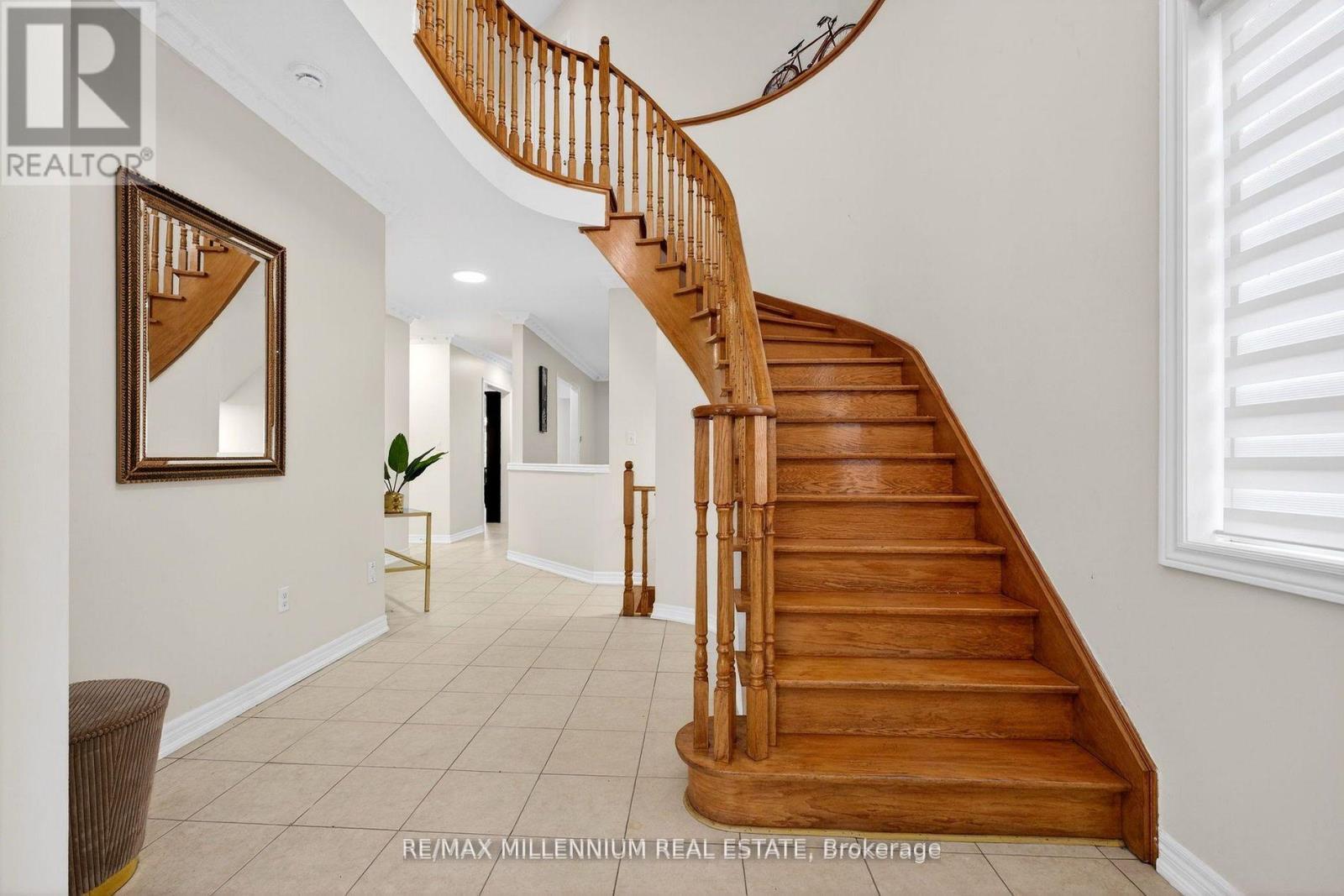 75 Twin Hill Crescent, Vaughan, ON