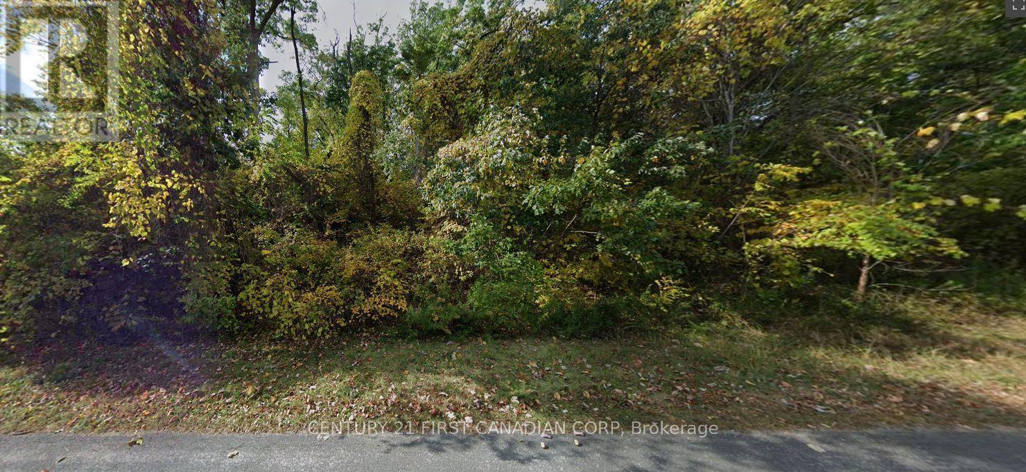 7619 Chester Trail, Lambton Shores (Port Franks), ON