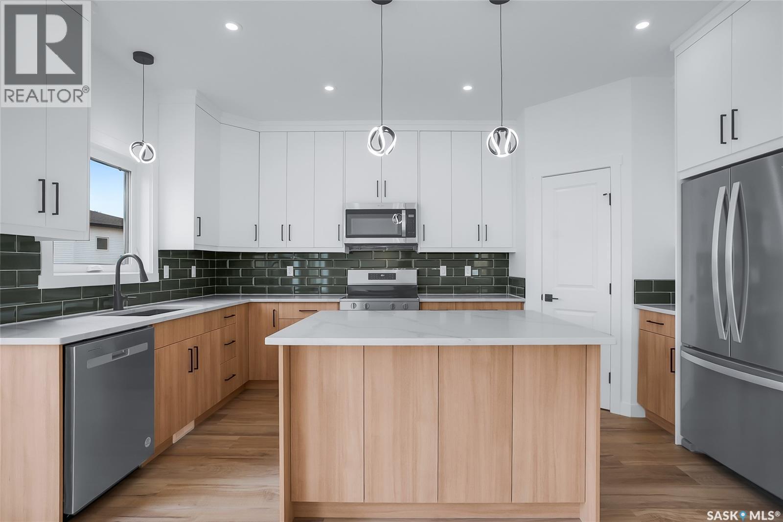 419 Nazarali Manor, Saskatoon, SK - Indoor Photo Showing Kitchen With Upgraded Kitchen