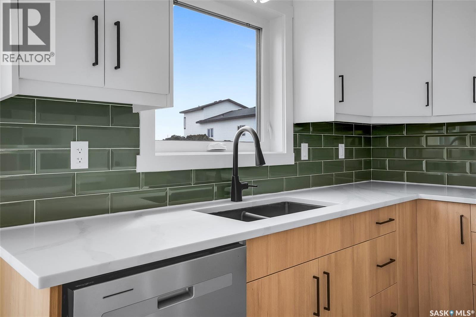 419 Nazarali Manor, Saskatoon, SK - Indoor Photo Showing Kitchen With Double Sink With Upgraded Kitchen