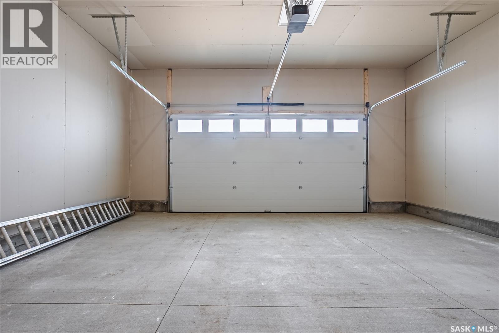 419 Nazarali Manor, Saskatoon, SK - Indoor Photo Showing Garage