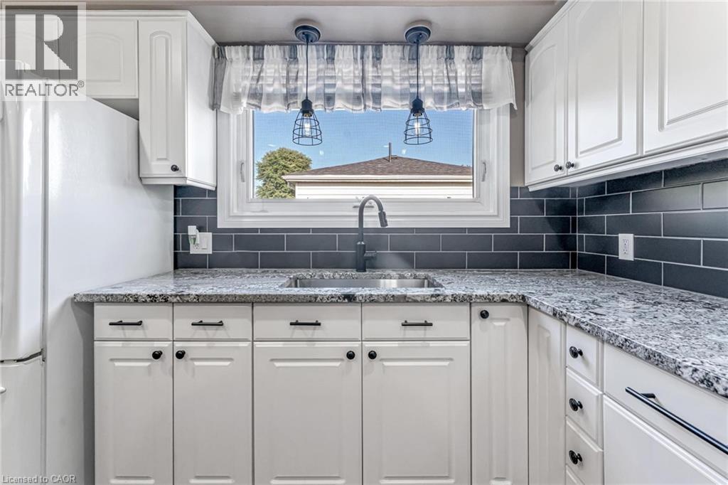 9924 Dickenson Road W, Hamilton, ON