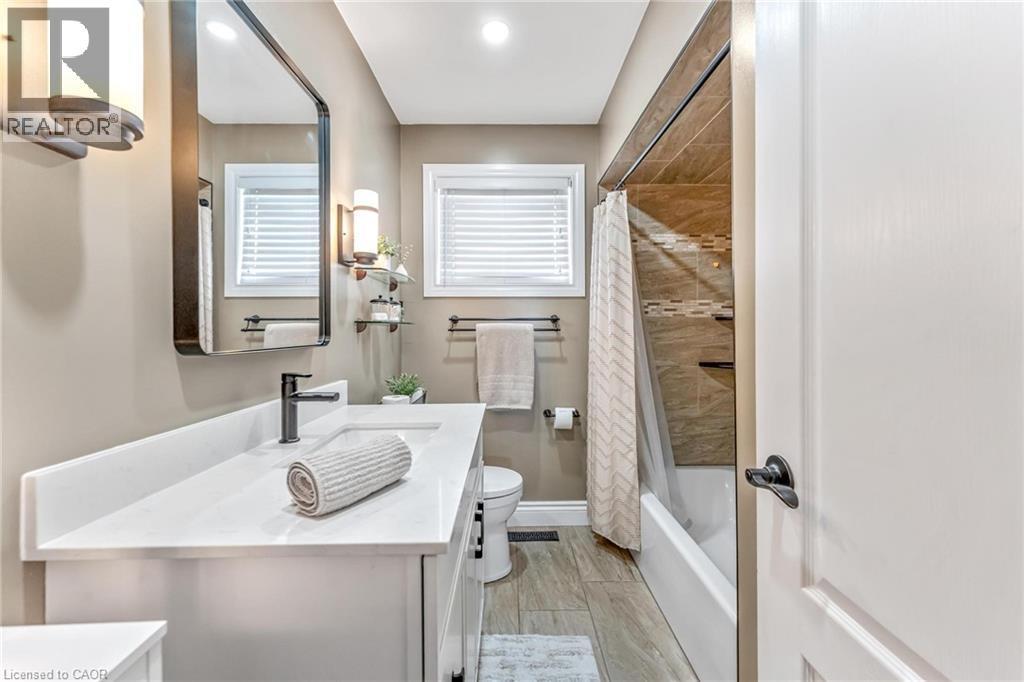 9924 Dickenson Road W, Hamilton, ON