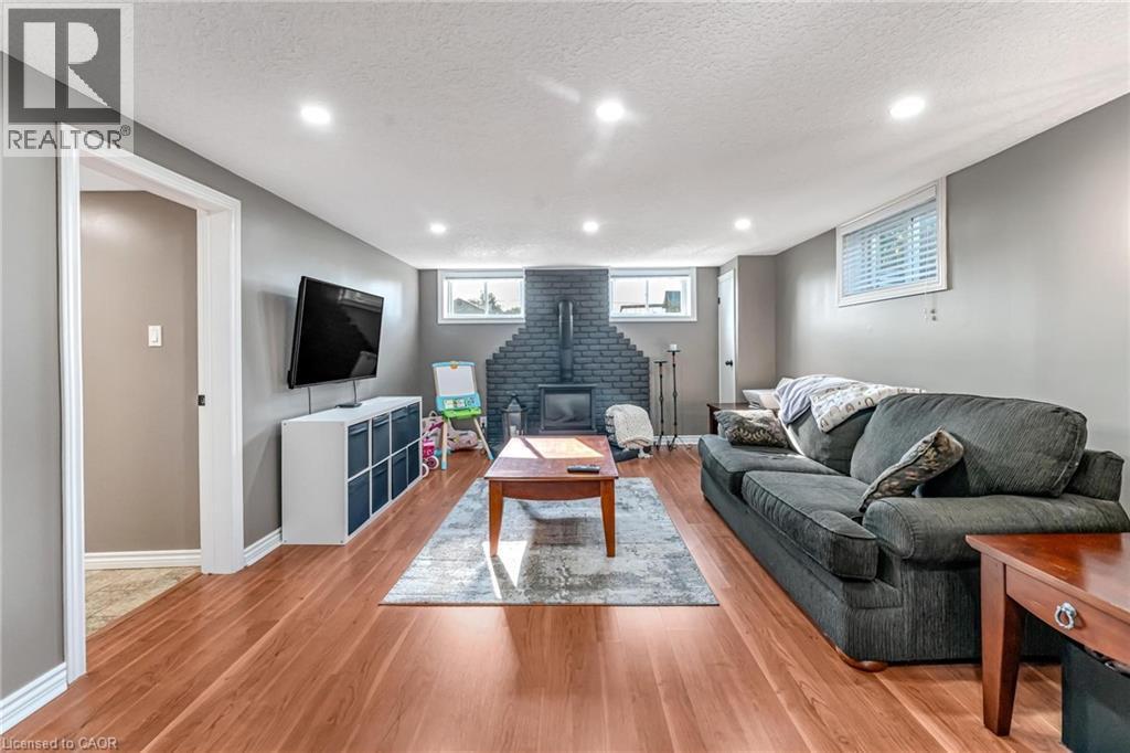 9924 Dickenson Road W, Hamilton, ON