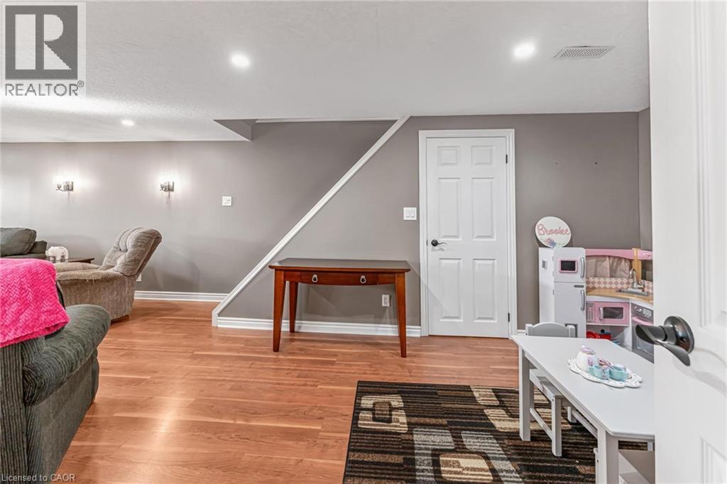 9924 Dickenson Road W, Hamilton, ON
