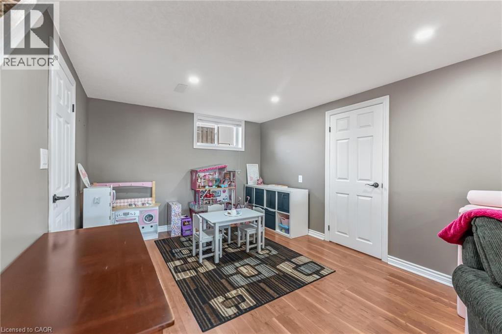 9924 Dickenson Road W, Hamilton, ON