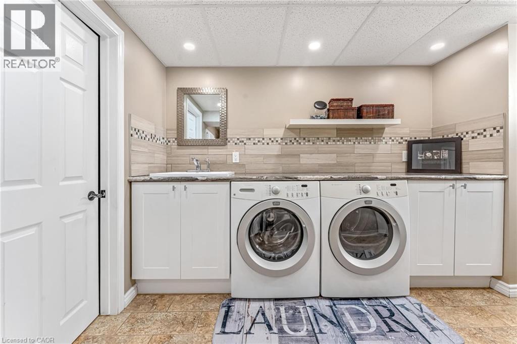 9924 Dickenson Road W, Hamilton, ON