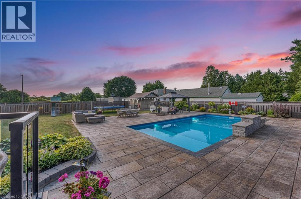9924 Dickenson Road W, Hamilton, ON