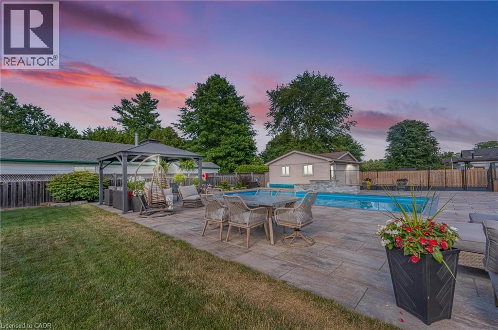 9924 Dickenson Road W, Hamilton, ON