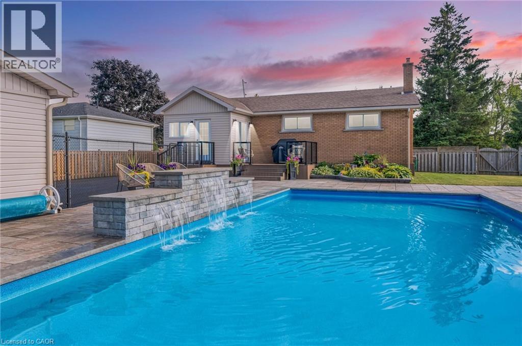 9924 Dickenson Road W, Hamilton, ON