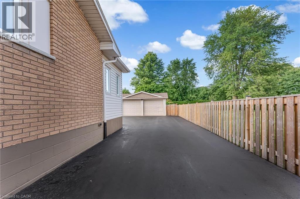 9924 Dickenson Road W, Hamilton, ON
