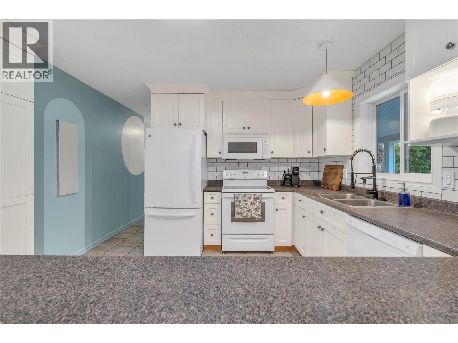 7513 Crest-A-Way Road, Oliver, BC