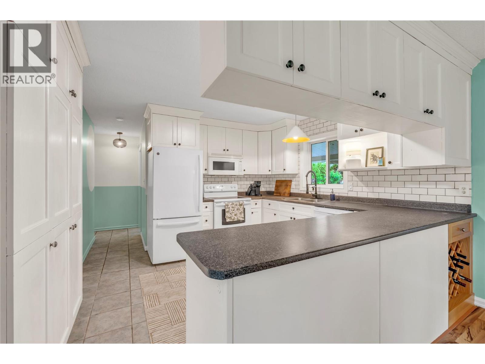 7513 Crest-A-Way Road, Oliver, BC
