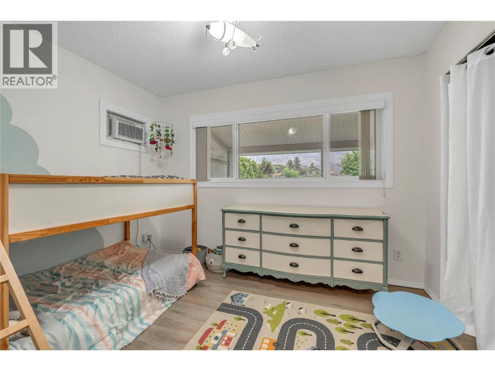 7513 Crest-A-Way Road, Oliver, BC