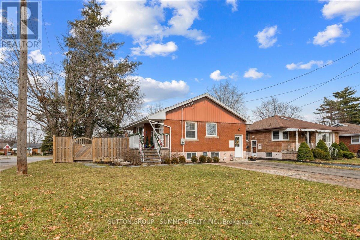 Lower - 9 Grenadier Drive, Hamilton, ON