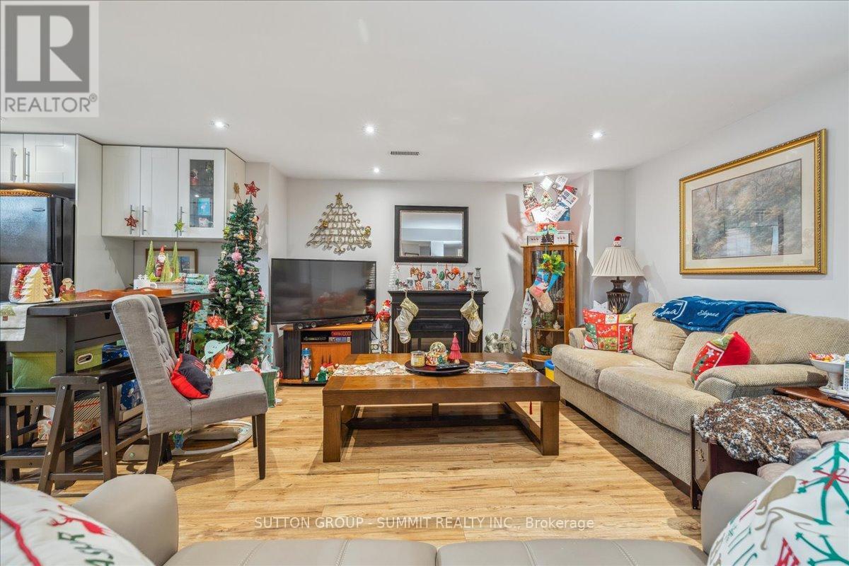 Lower - 9 Grenadier Drive, Hamilton, ON