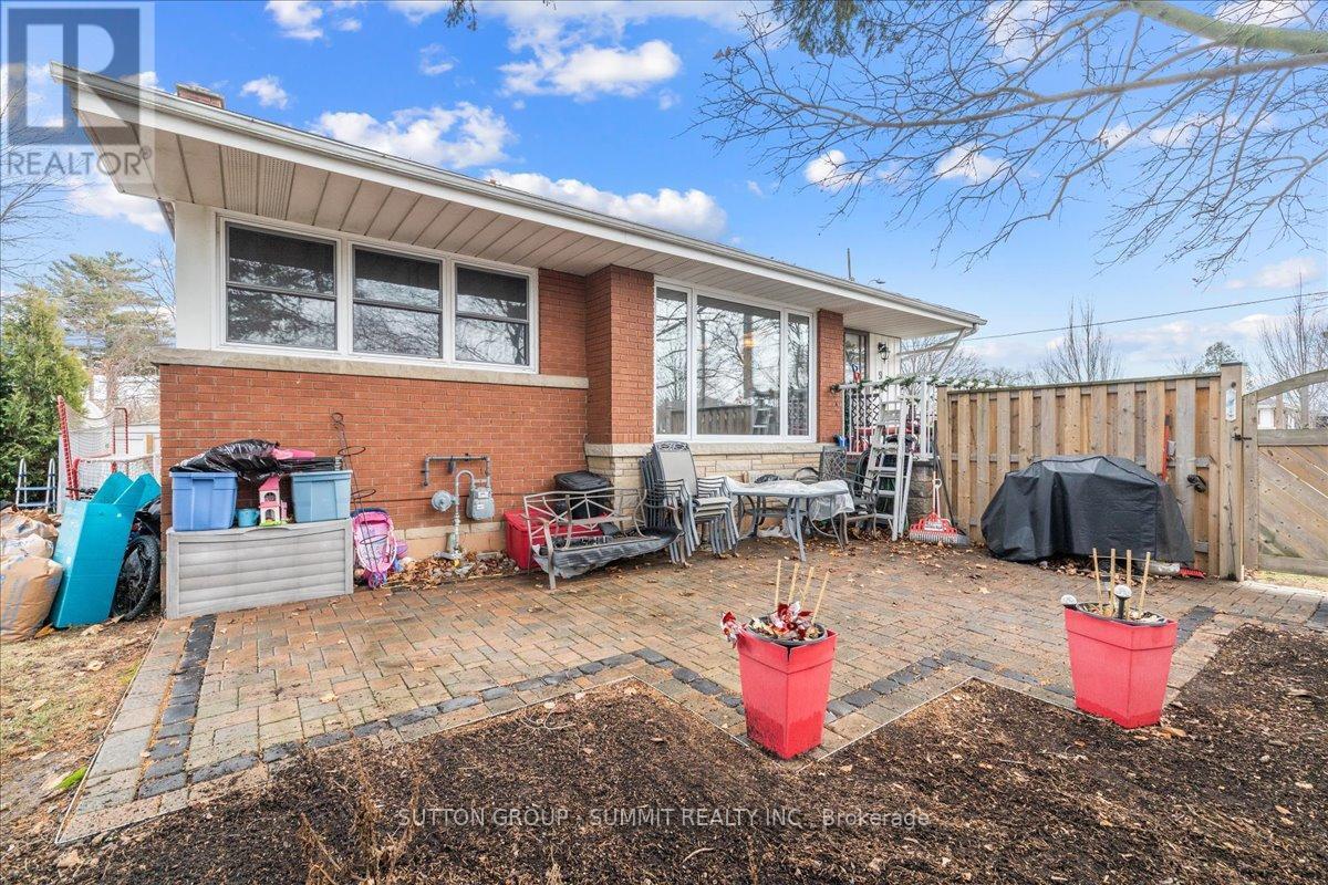 Lower - 9 Grenadier Drive, Hamilton, ON