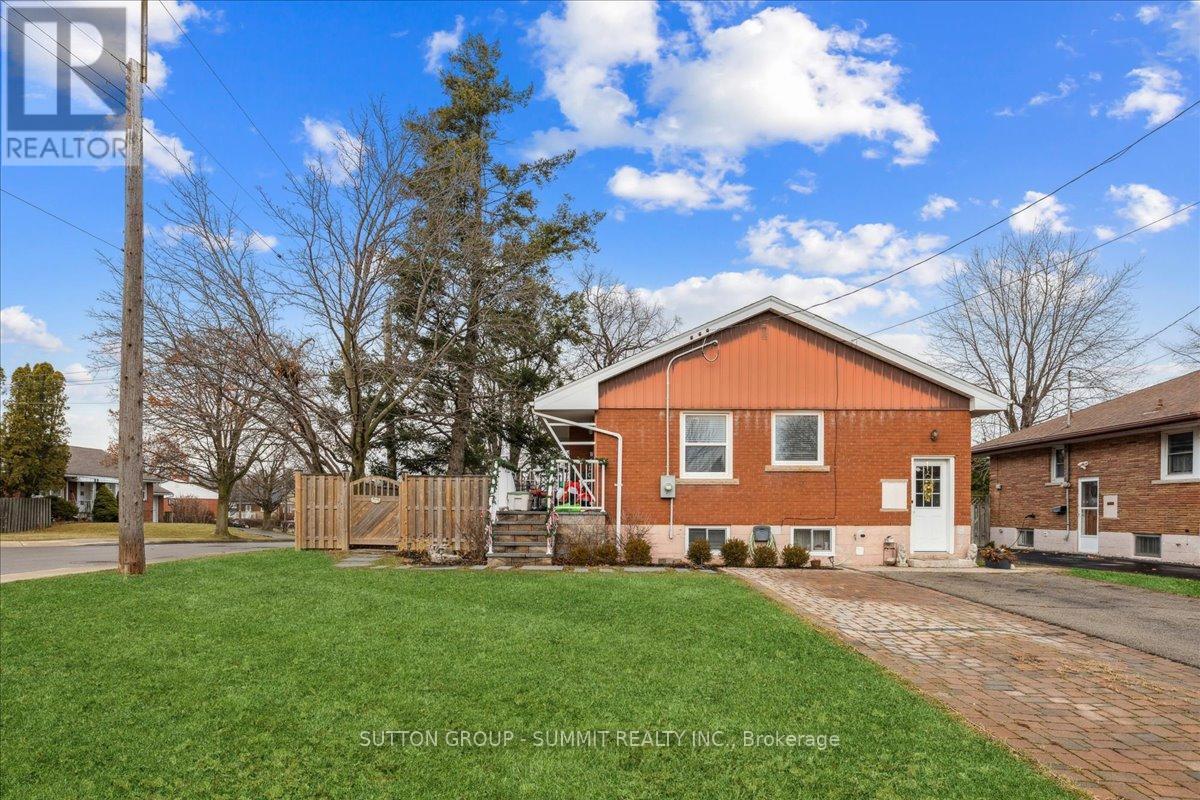 Lower - 9 Grenadier Drive, Hamilton, ON