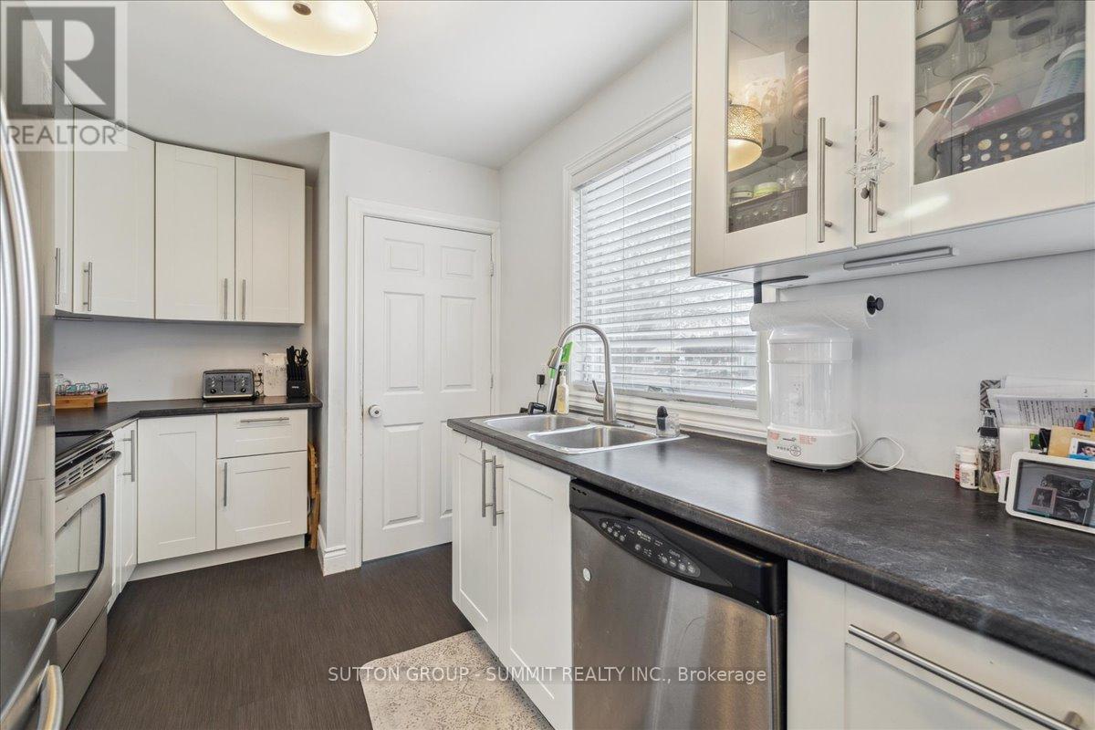 Upper - 9 Grenadier Drive, Hamilton, ON