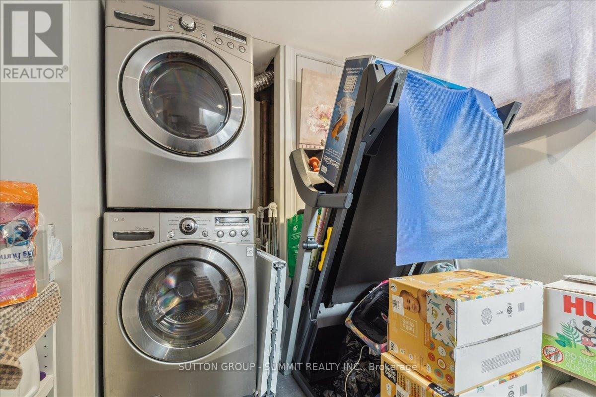 Upper - 9 Grenadier Drive, Hamilton, ON