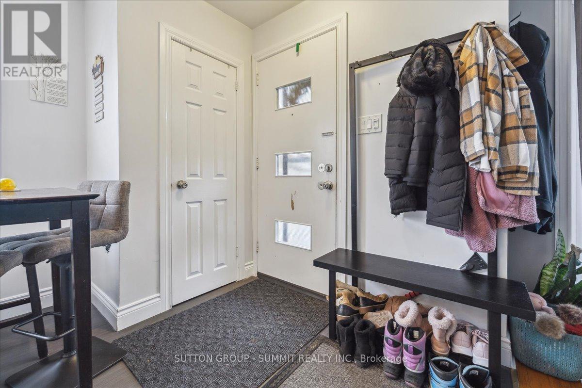 Upper - 9 Grenadier Drive, Hamilton, ON