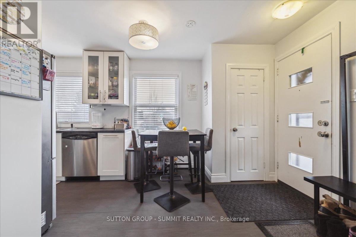 Upper - 9 Grenadier Drive, Hamilton, ON