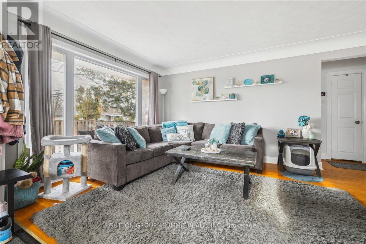 Upper - 9 Grenadier Drive, Hamilton, ON