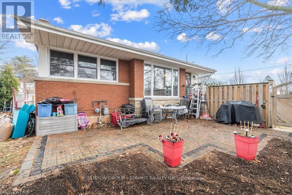 9 Grenadier Drive, Hamilton, ON