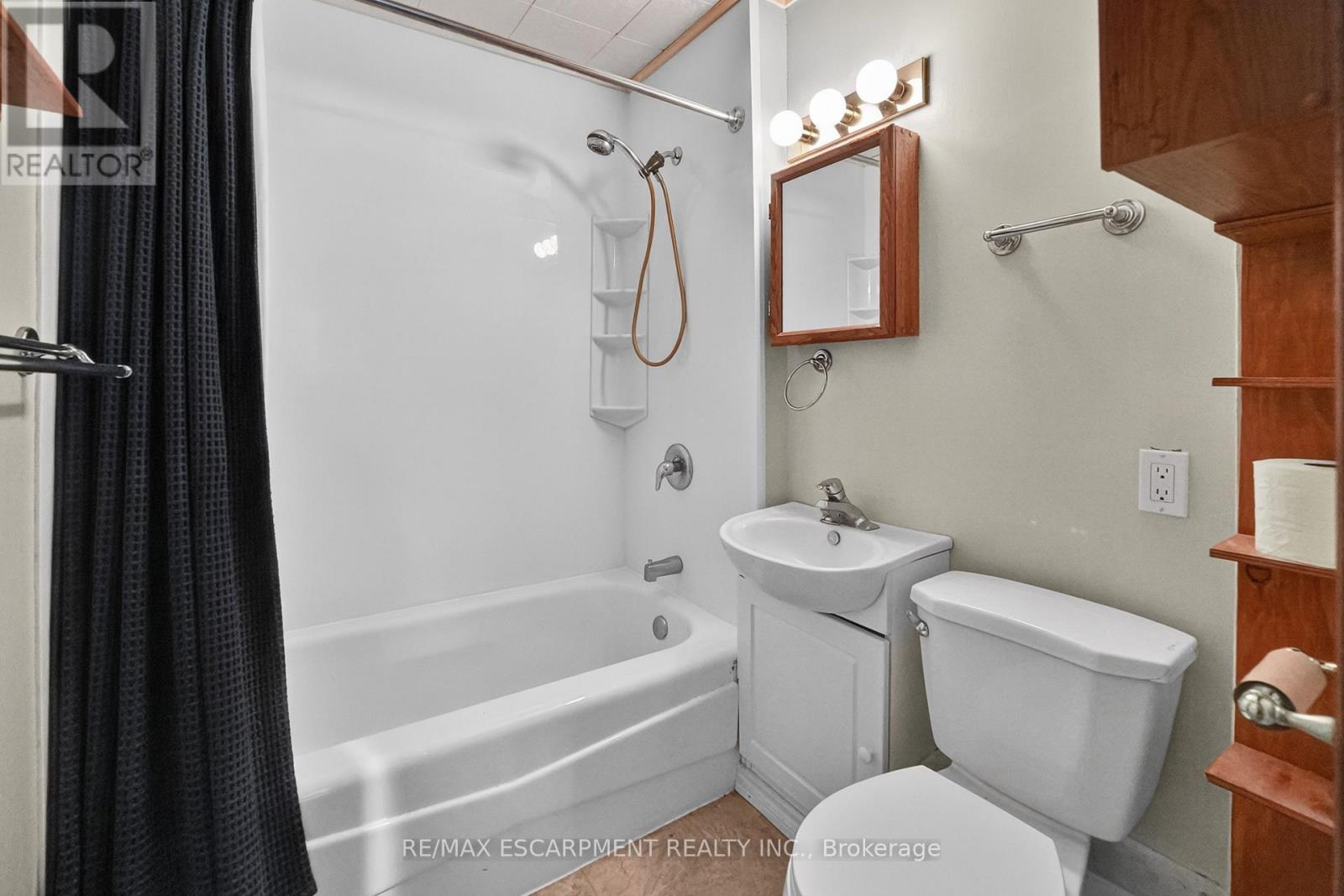 80 Walter Avenue N, Hamilton, ON