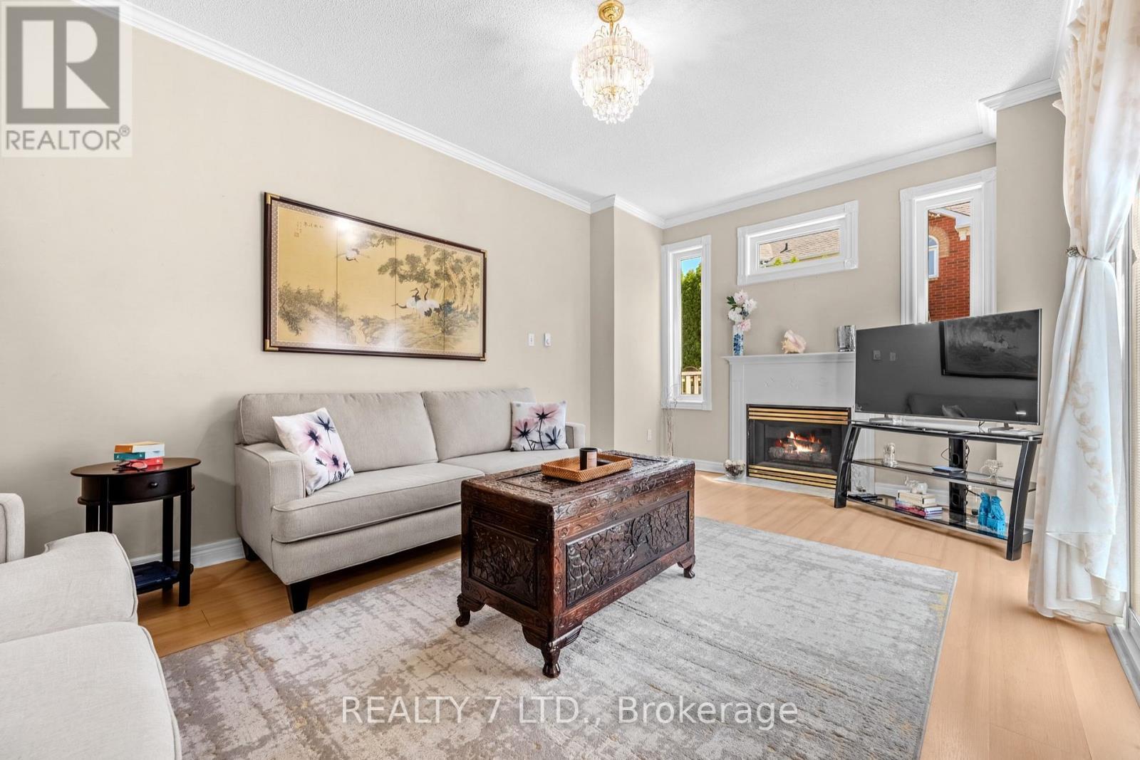 211 Downey Circle, Aurora, ON