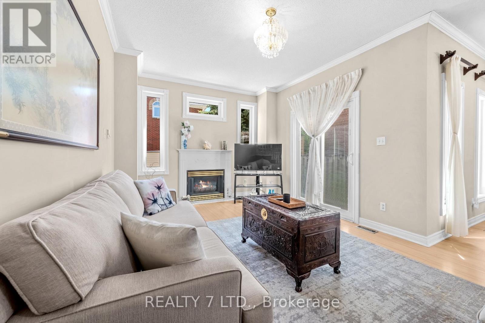 211 Downey Circle, Aurora, ON