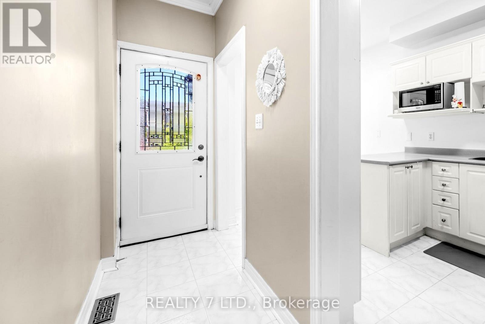 211 Downey Circle, Aurora, ON