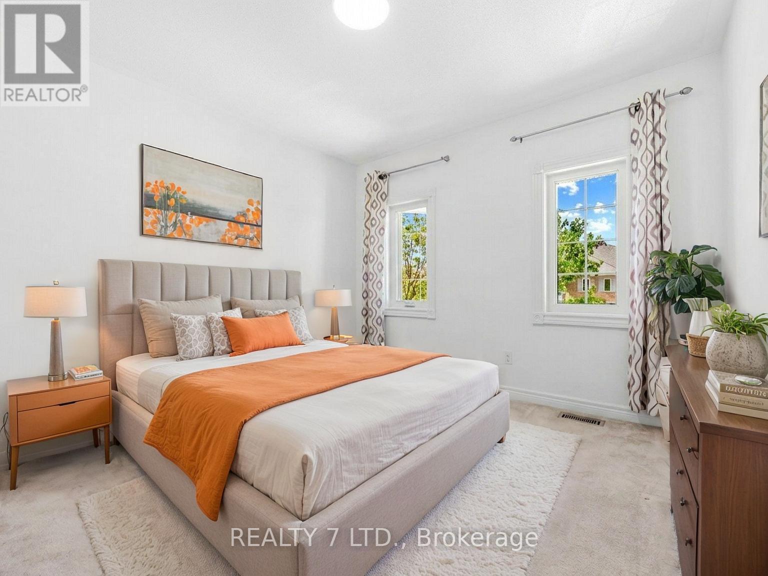 211 Downey Circle, Aurora, ON