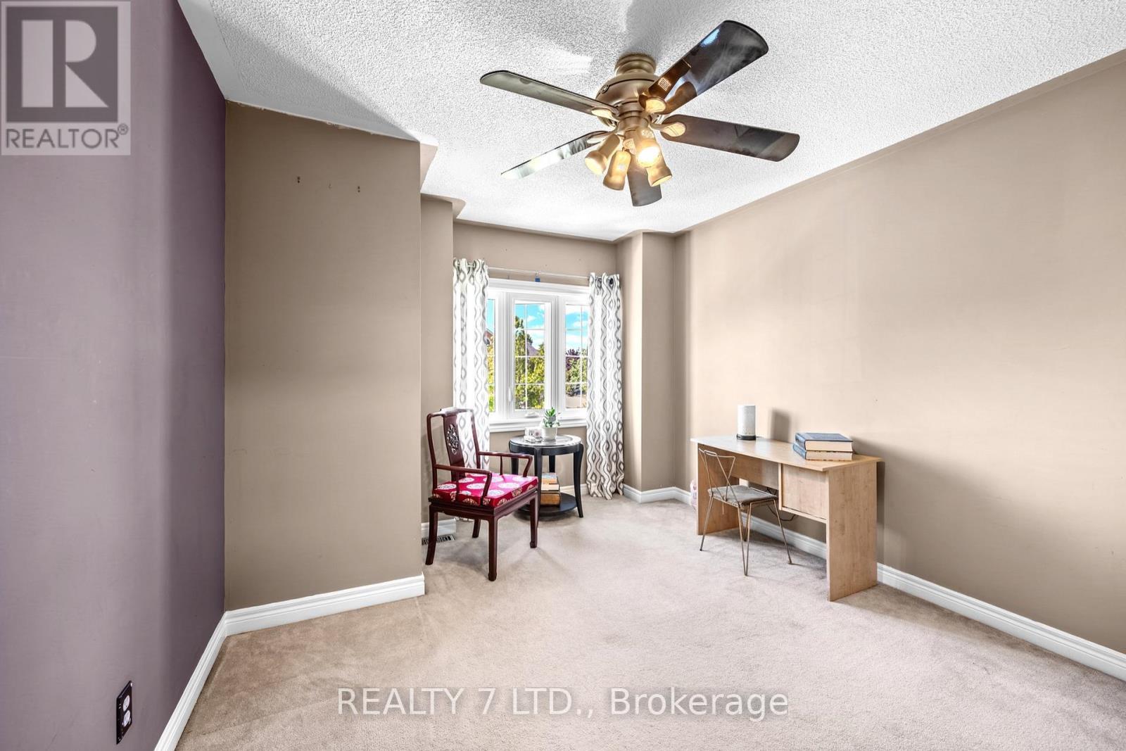 211 Downey Circle, Aurora, ON