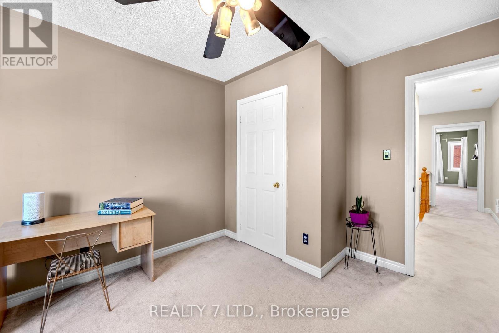 211 Downey Circle, Aurora, ON