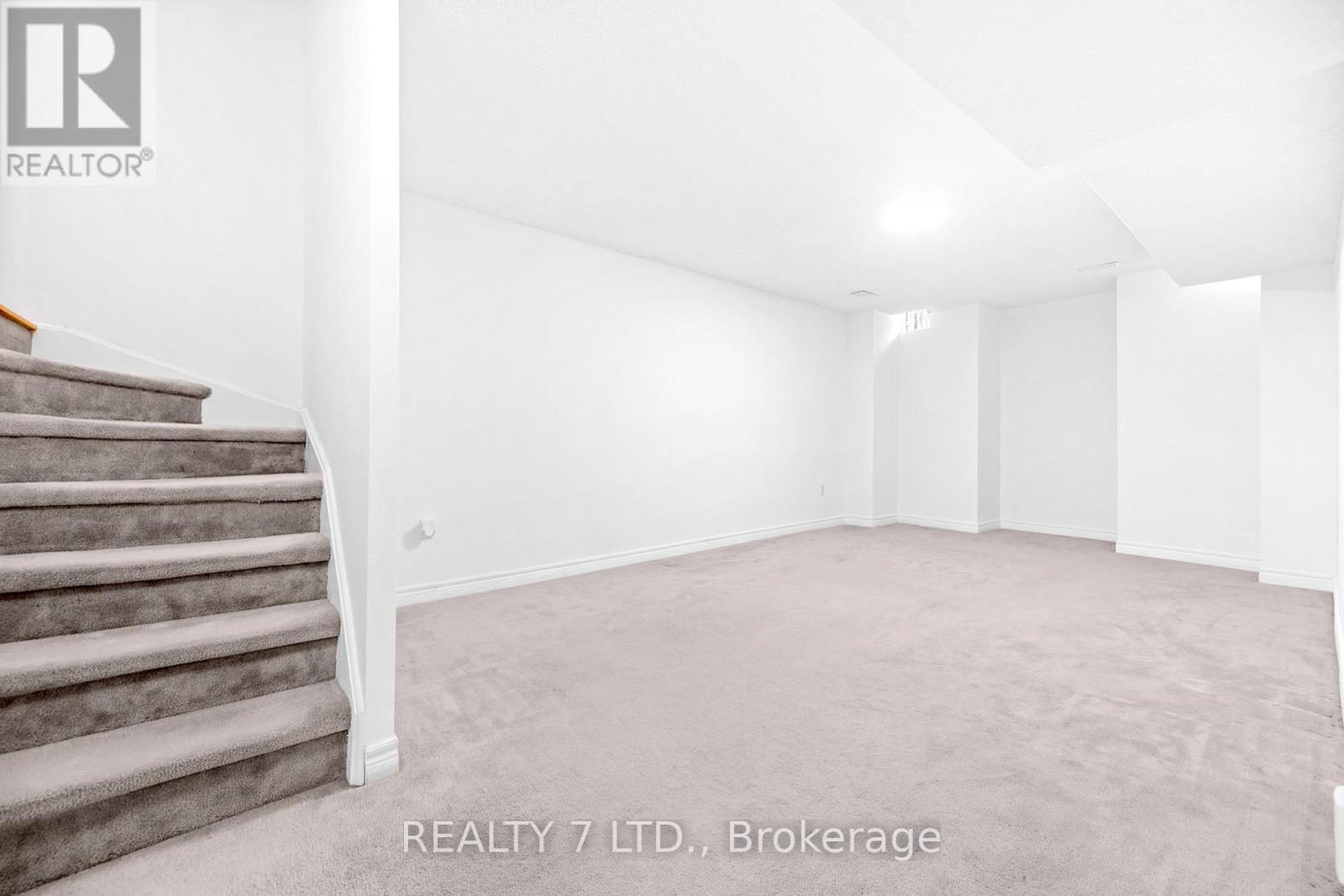 211 Downey Circle, Aurora, ON