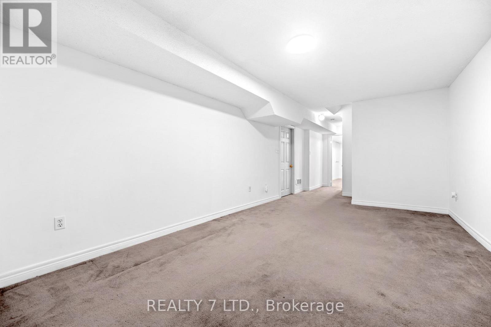 211 Downey Circle, Aurora, ON