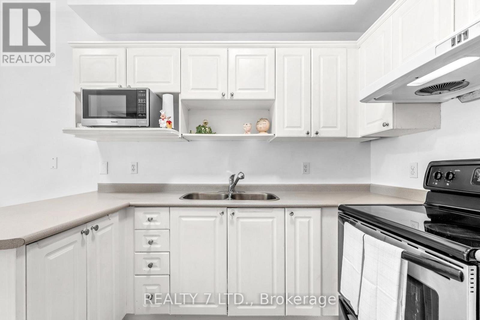 211 Downey Circle, Aurora, ON
