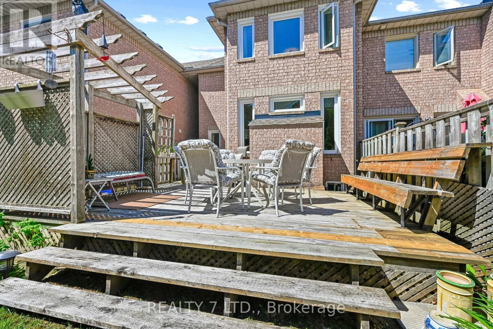 211 Downey Circle, Aurora, ON