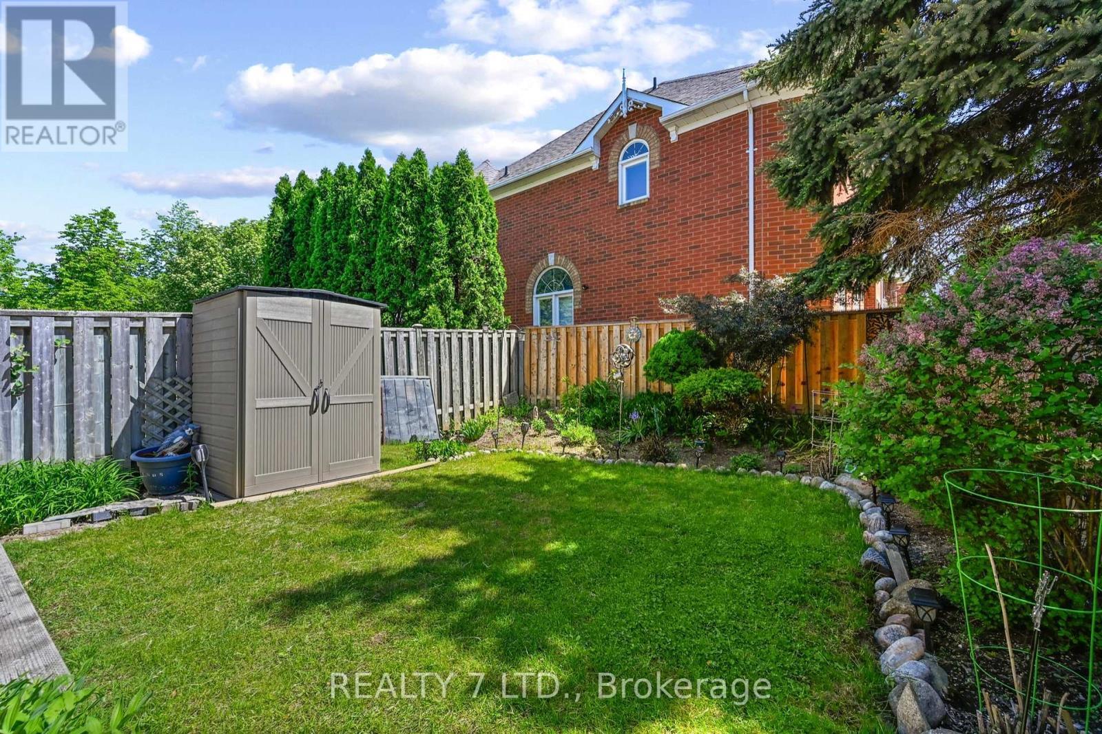 211 Downey Circle, Aurora, ON
