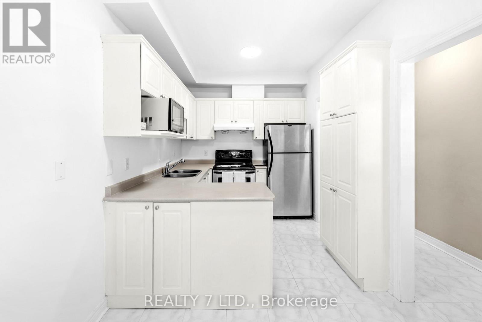 211 Downey Circle, Aurora, ON