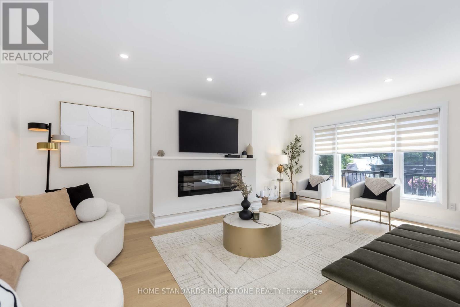 139 Pinewood Drive, Vaughan, ON