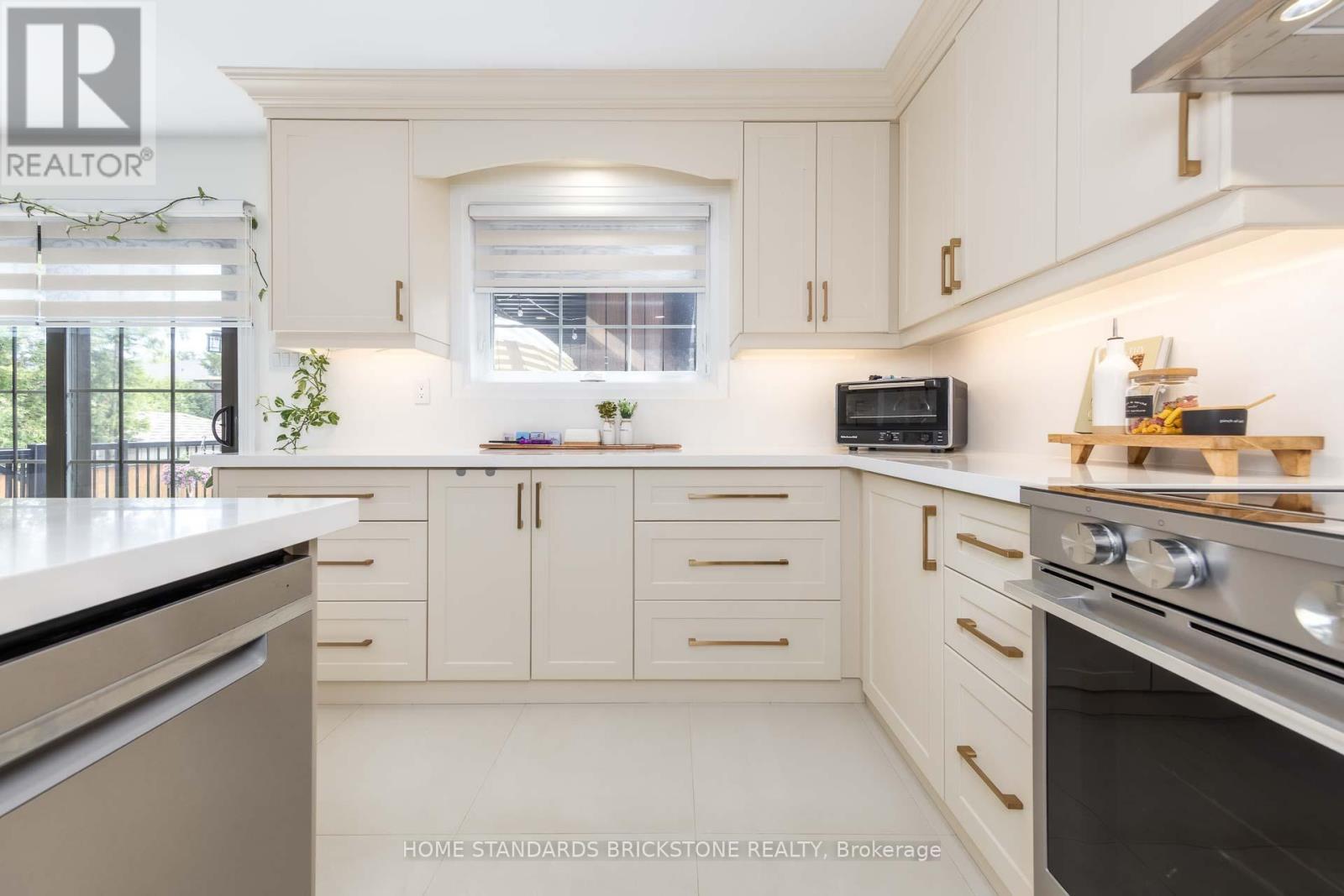 139 Pinewood Drive, Vaughan, ON