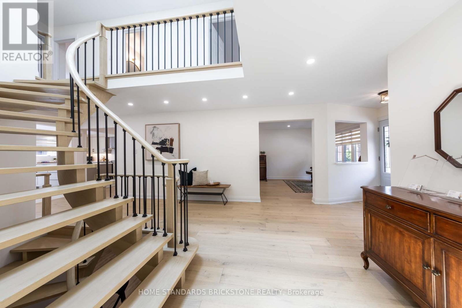 139 Pinewood Drive, Vaughan, ON