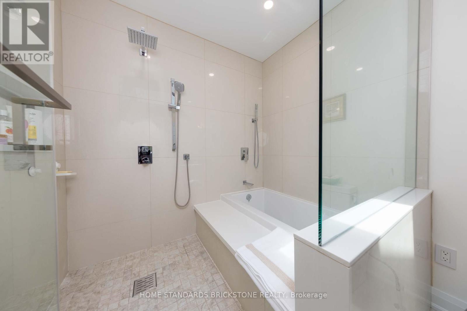 139 Pinewood Drive, Vaughan, ON