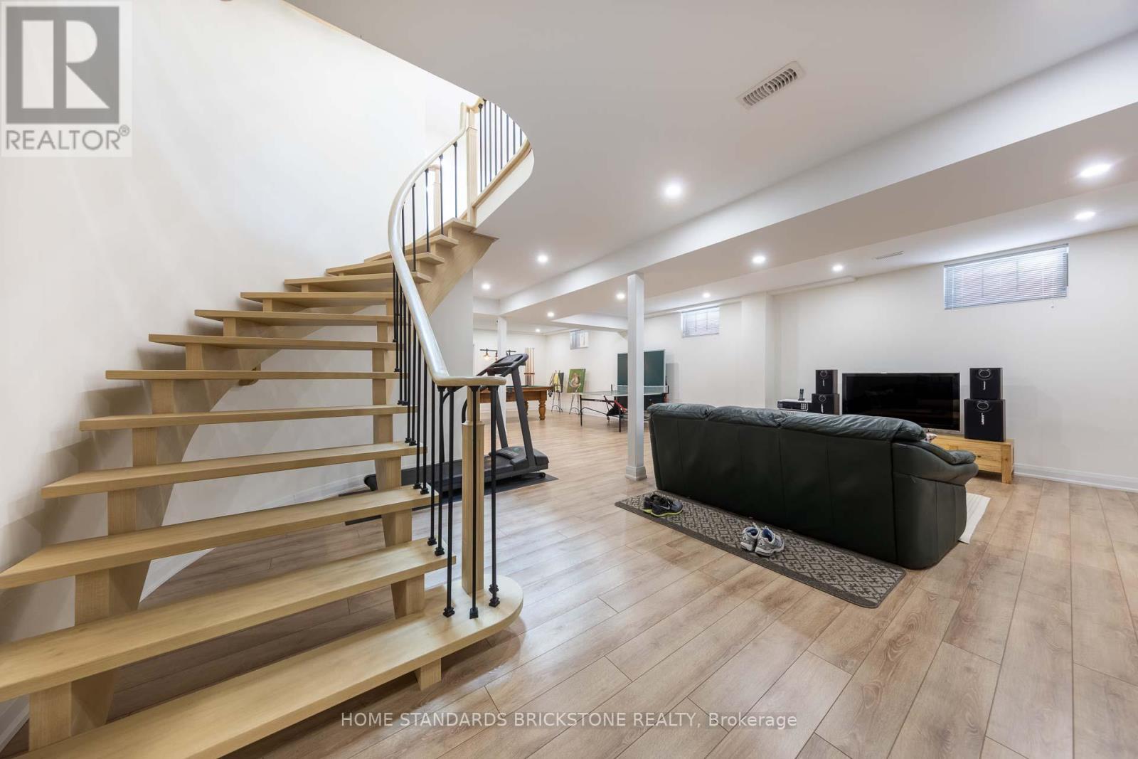 139 Pinewood Drive, Vaughan, ON