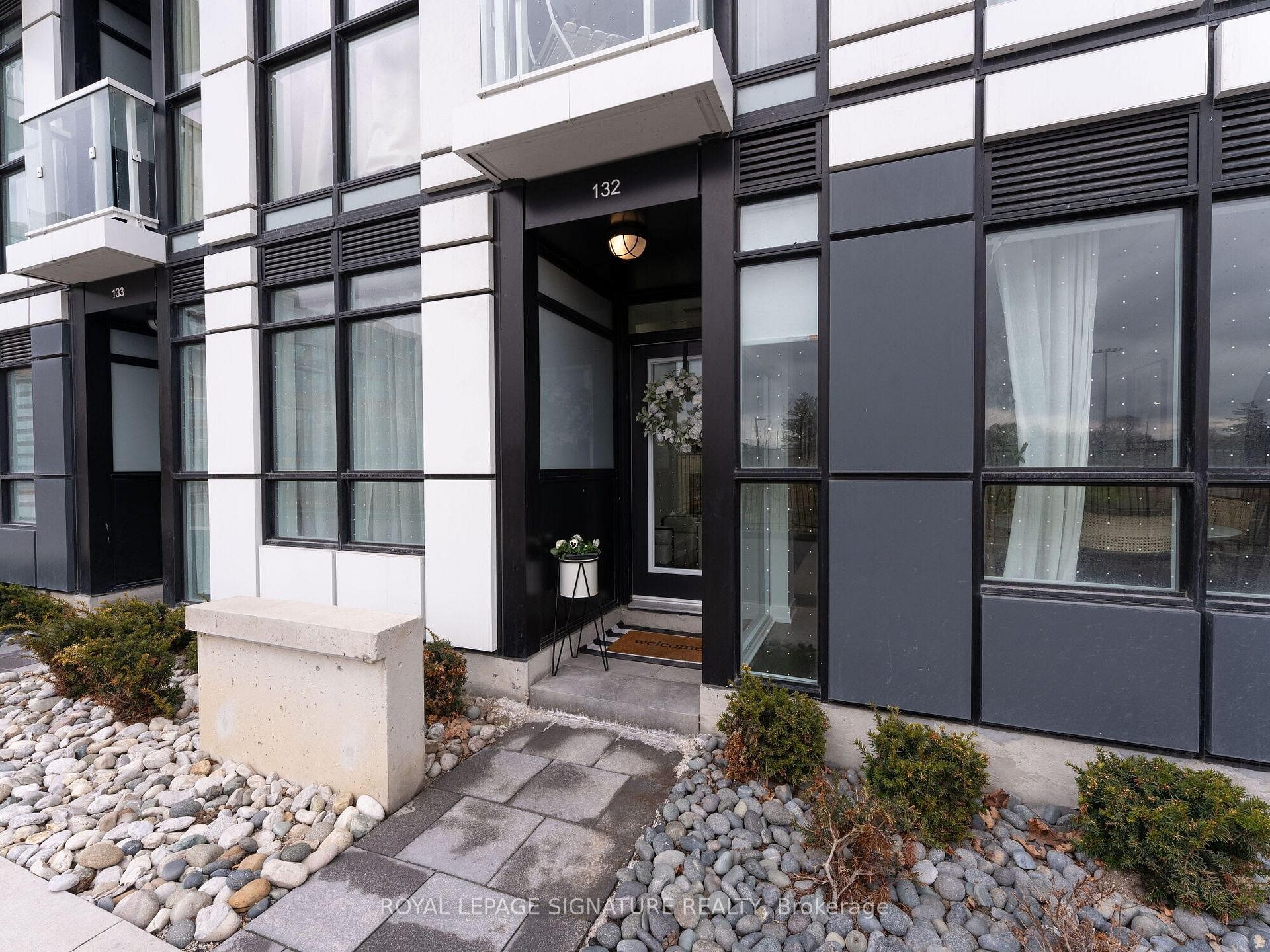 132-251 Manitoba Street S, Toronto, ON