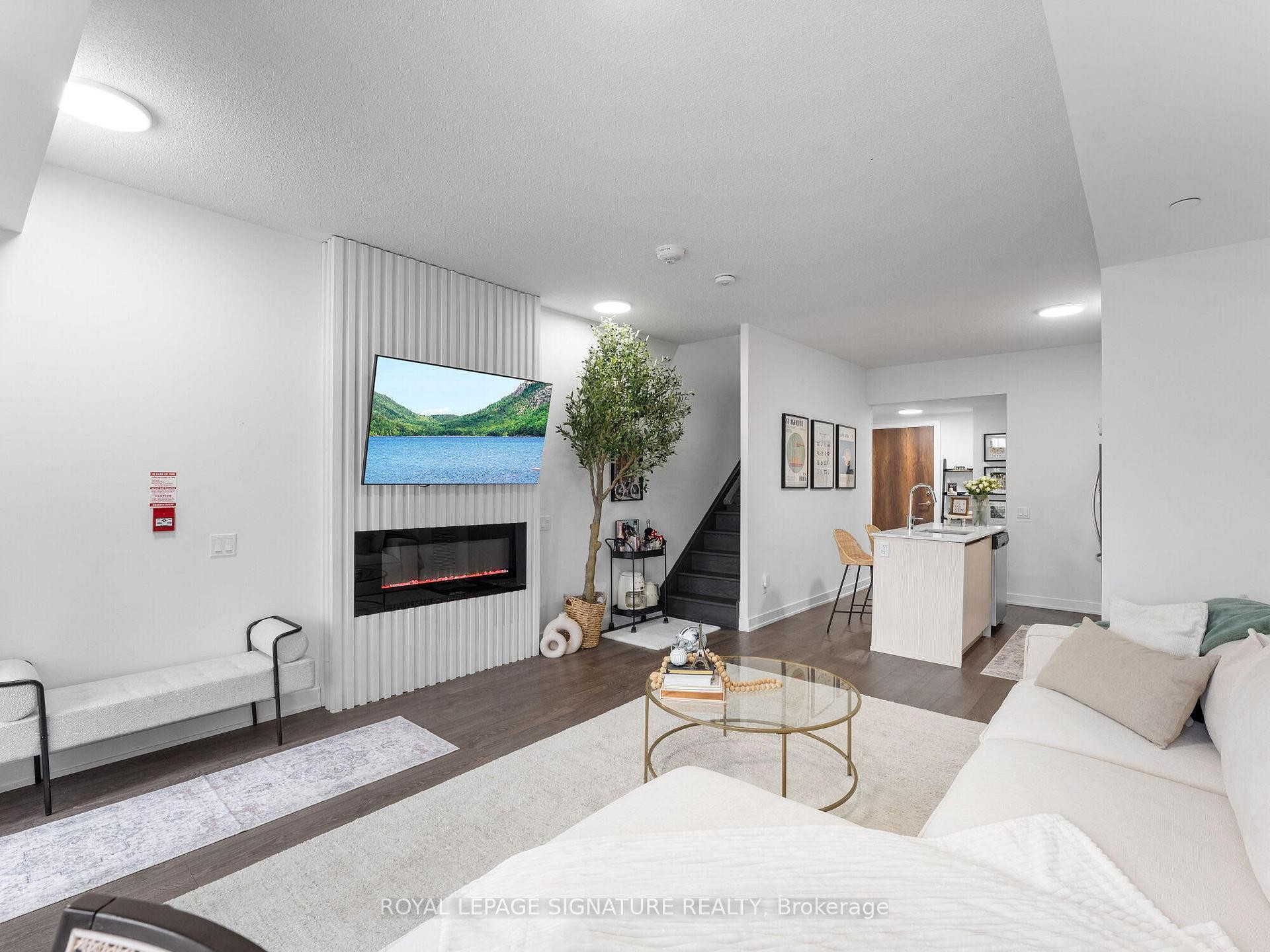 132-251 Manitoba Street S, Toronto, ON